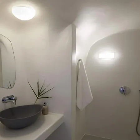 Luxury Santorini Elysian Tria Private Plunge Pool Sea Village View 1 Bedroom Oia וילה Foinikiá